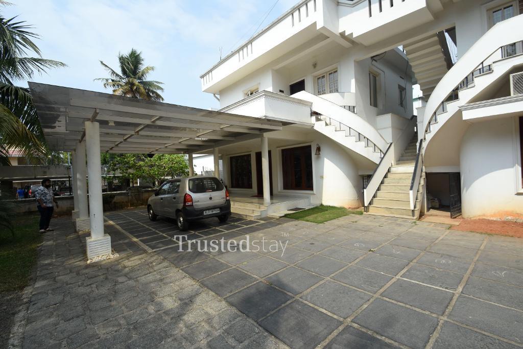 Service Apartments in Perumanoor , Cochin | Master Bedroom